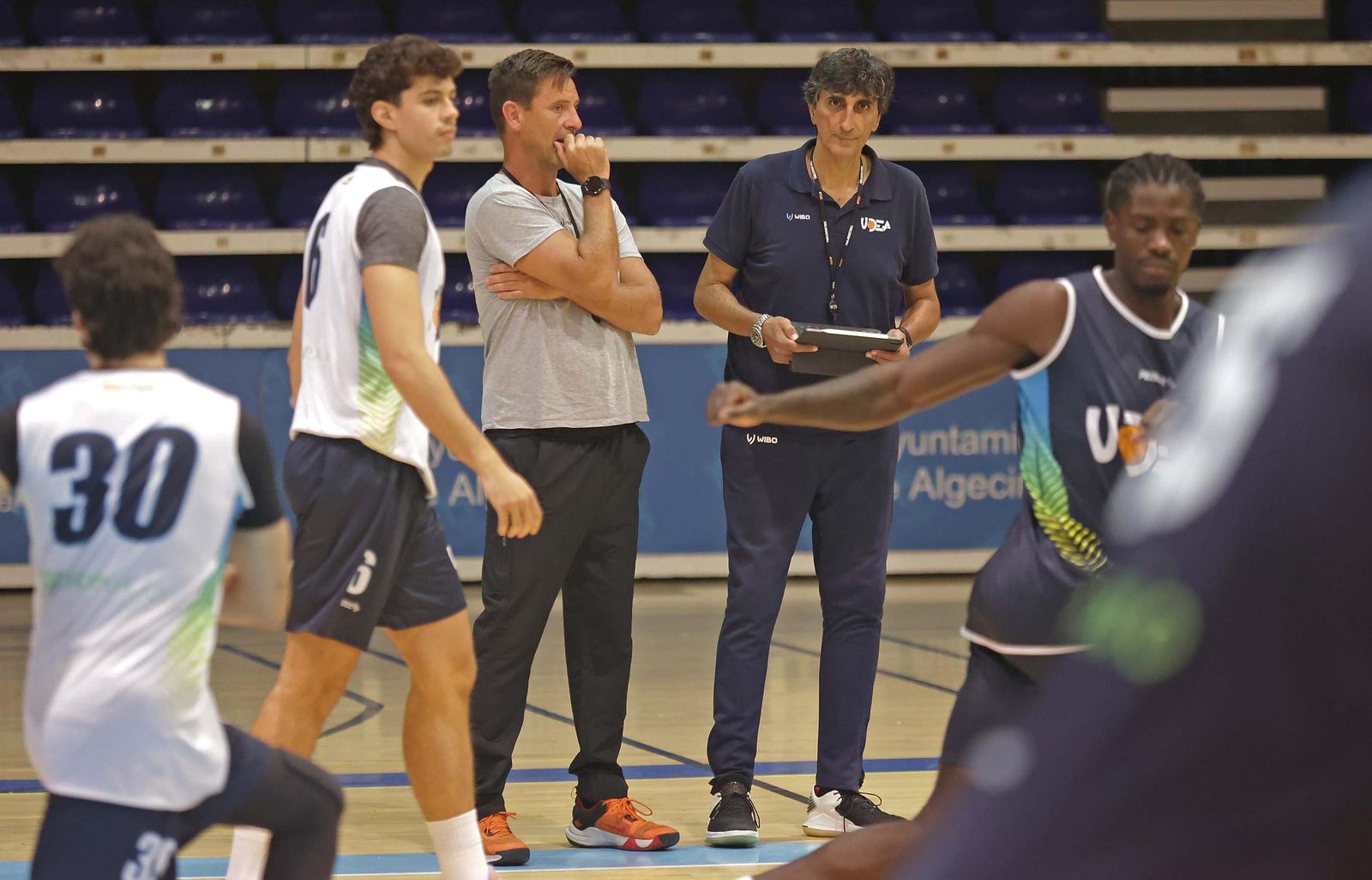 Las fotos del primer entrenamiento de Javi Malla en su regreso al banquillo de Udea