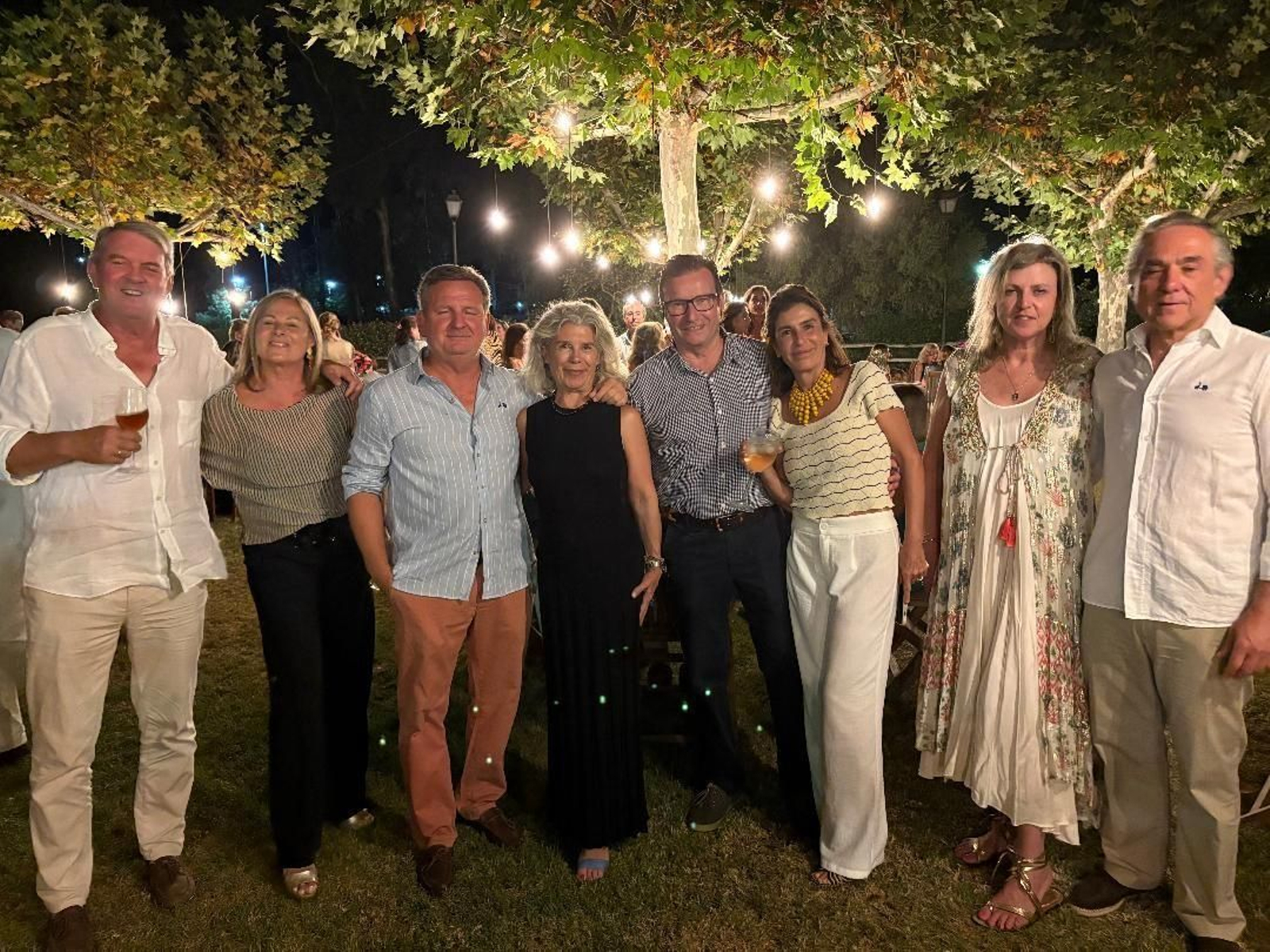 Juan Antonio Cornago, Teresa Goenechea, Alejandro Grosso, María de Mora, Nacho Grosso, Carmen Lazcano, Blanca Palazuelos y Joaquín Joly, durante la reunión de La Escafandra.