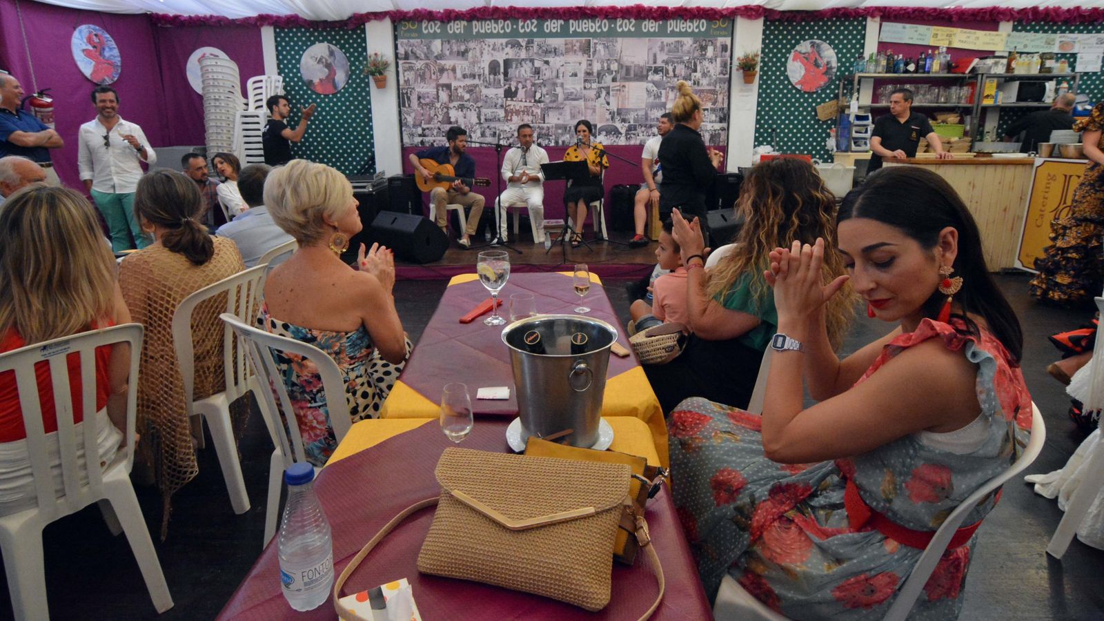 Interior de una caseta en la Feria Real de Algeciras de 2019.