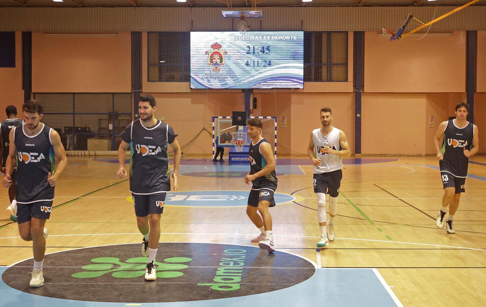 Las fotos del primer entrenamiento de Javi Malla en su regreso al banquillo de Udea