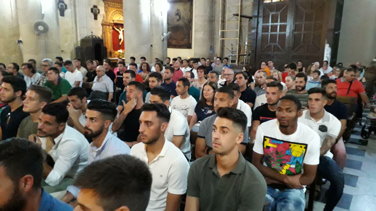 Fotogalería de la ofrenda floral de la UDA a la Virgen del Mar