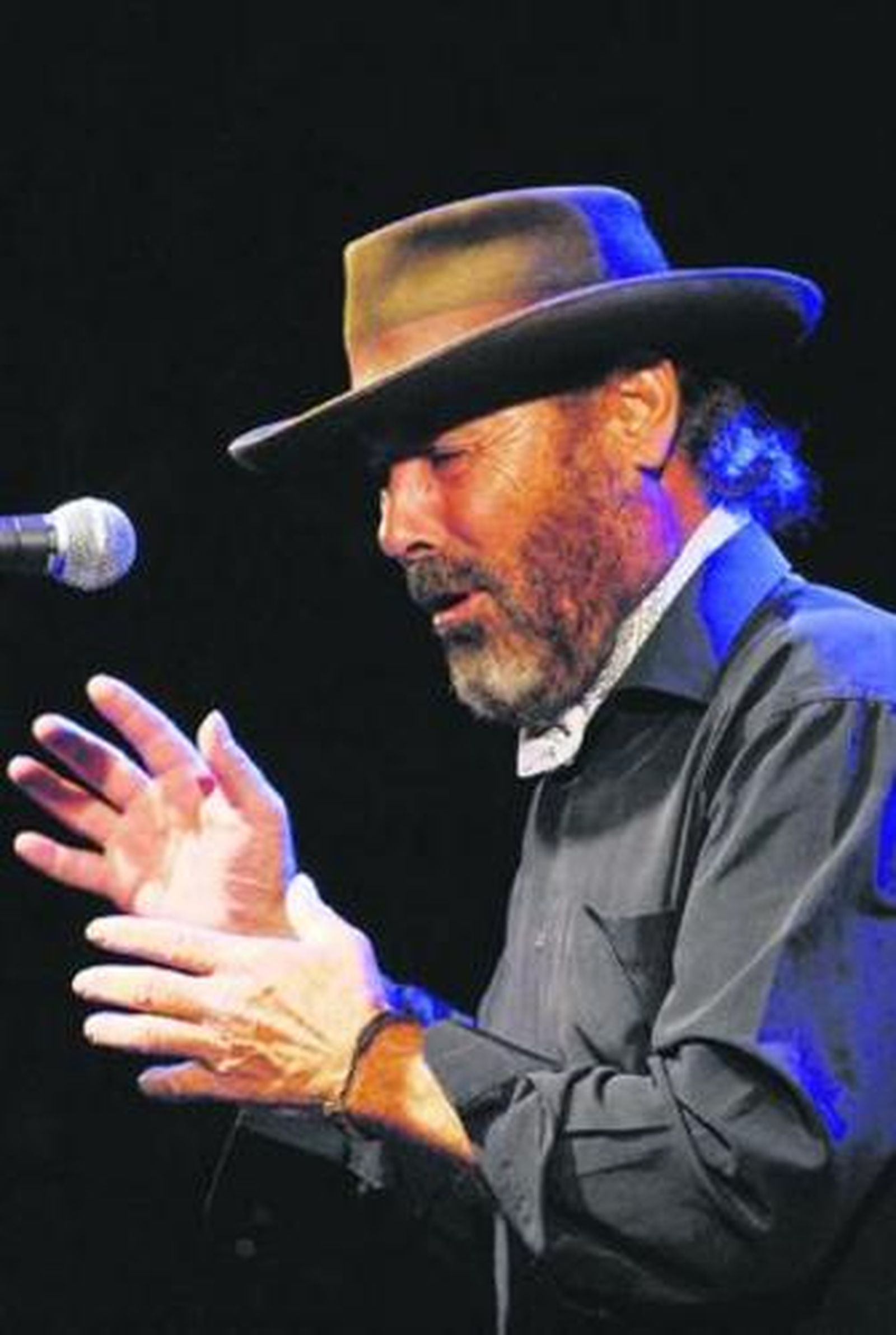 El Cabrero, durante la actuación.