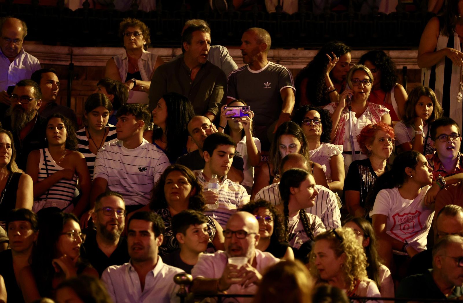 Búscate en el concierto de Hombres G