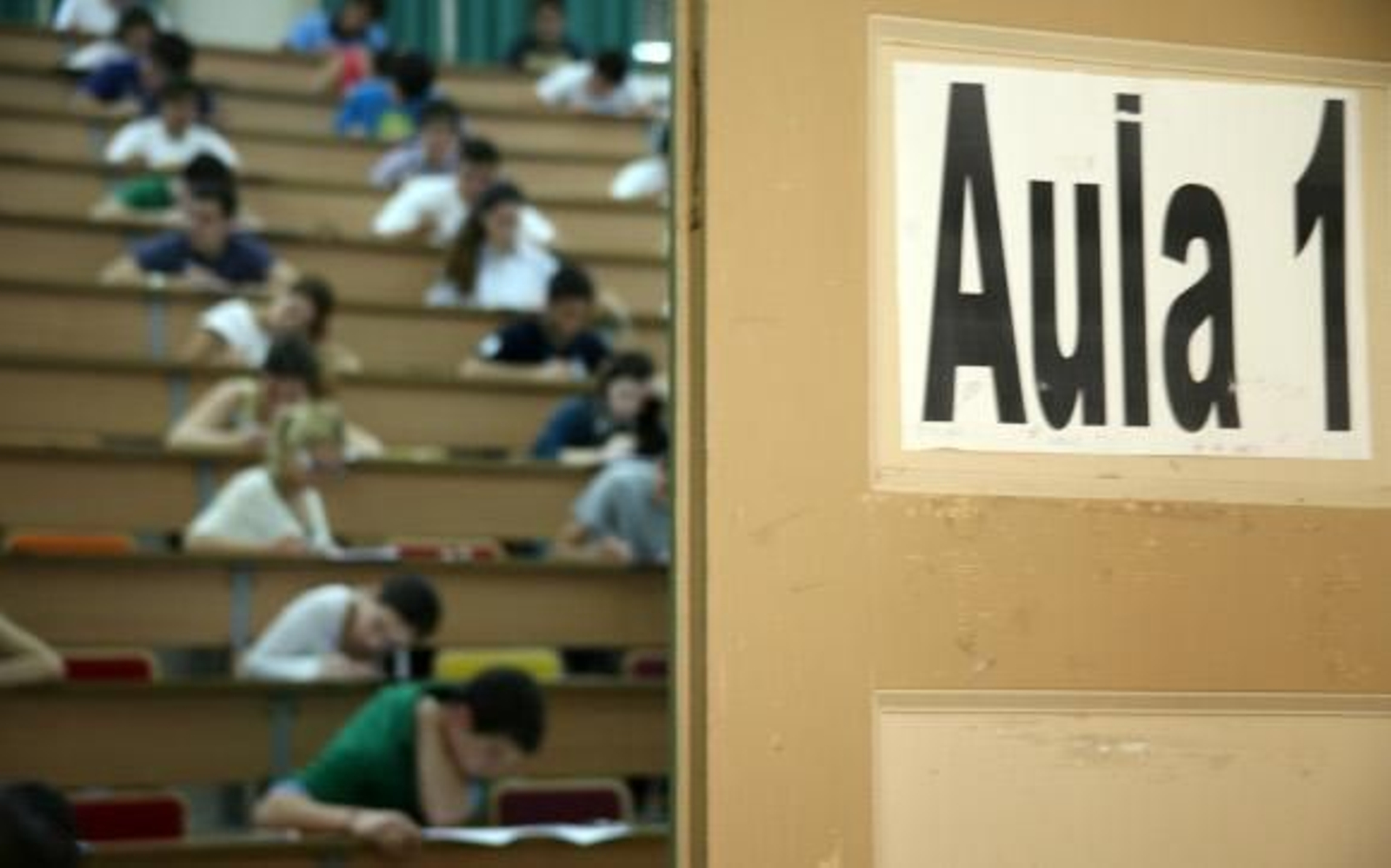 La Constitución de 1812 y la Guerra Civil presentes en la primera jornada de Selectividad