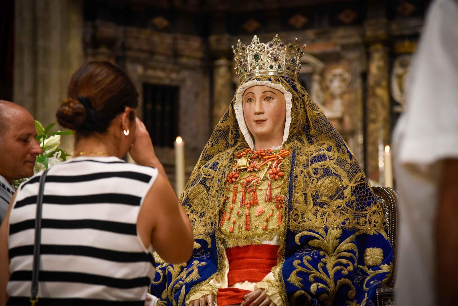 Besamanos de la Virgen de los Reyes