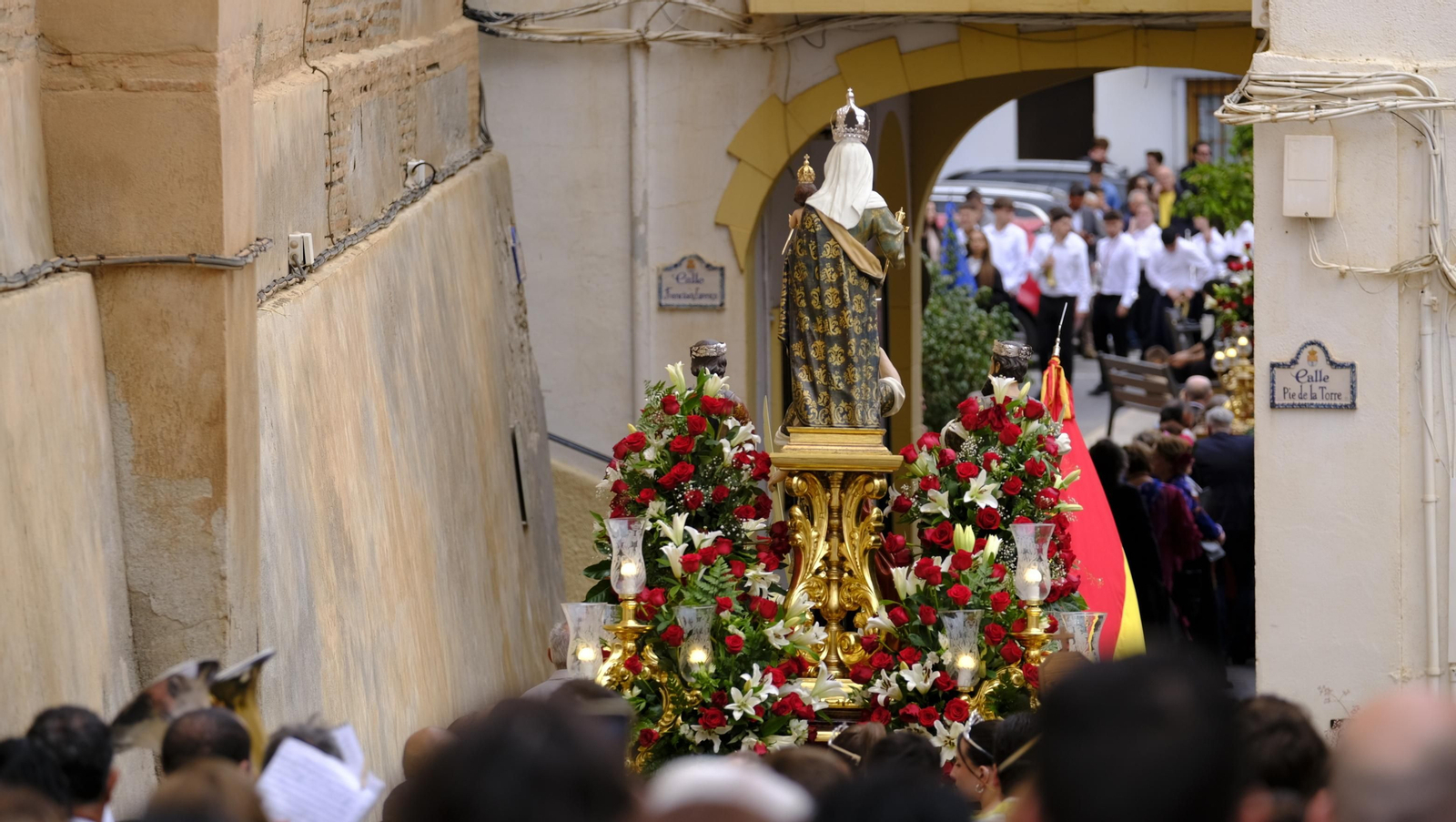 Imágenes de la procesión y paella solidaria en las Fiestas de Abla