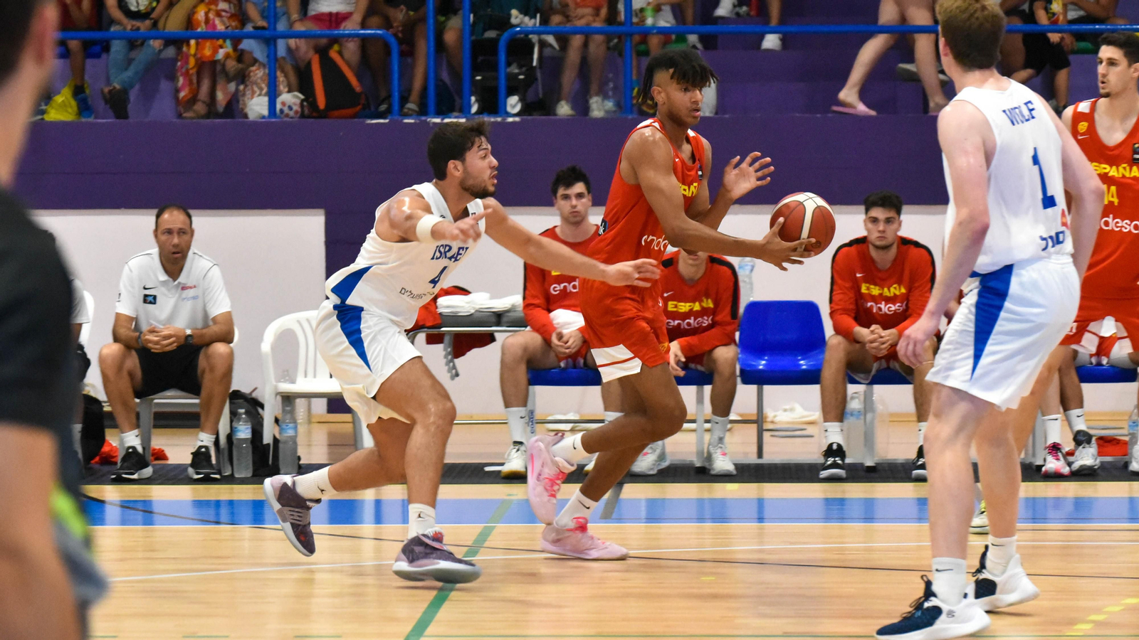 Las fotos de la primera jornada del Torneo Intenacional de Baloncesto U-20 de La Línea