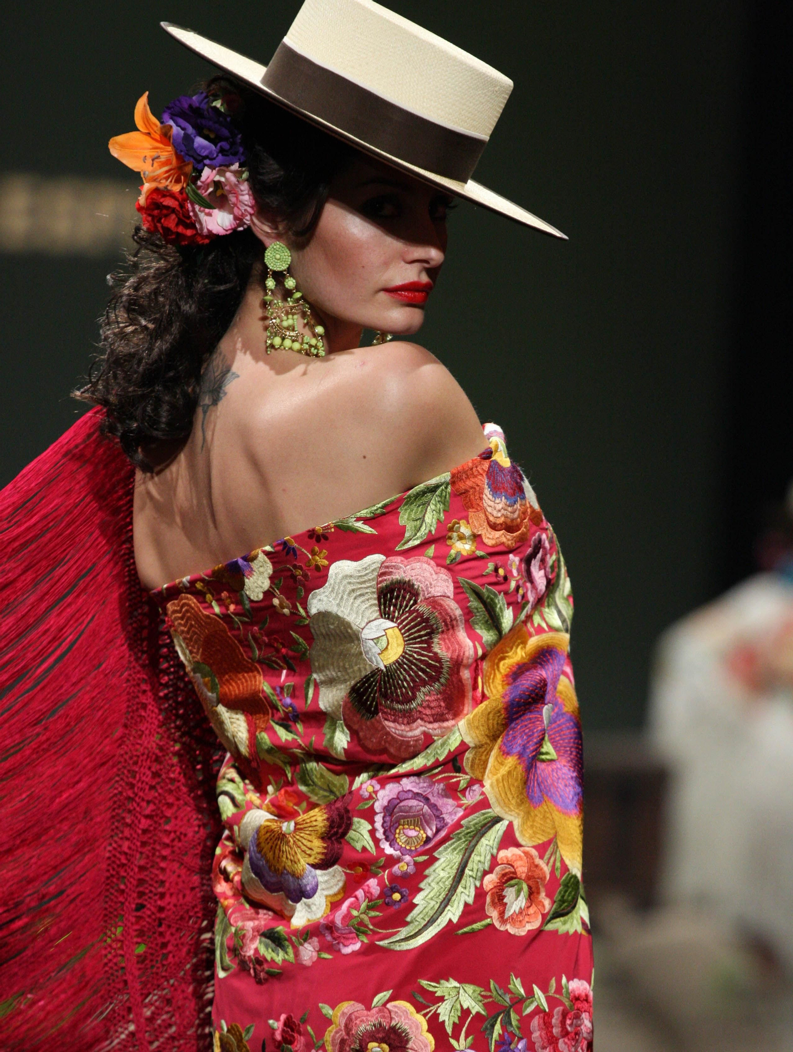 Mantón, creación de Ángeles Espinar, para Simof.