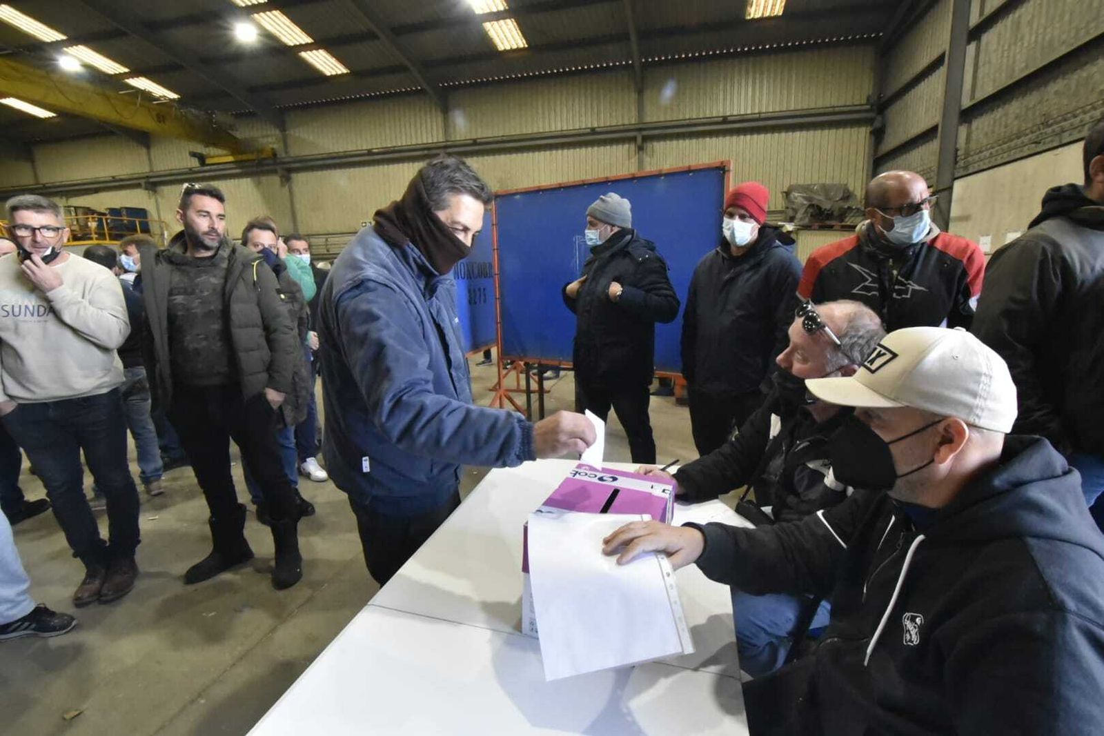 Votaciones en la empresa Moncobra este jueves por la mañana.
