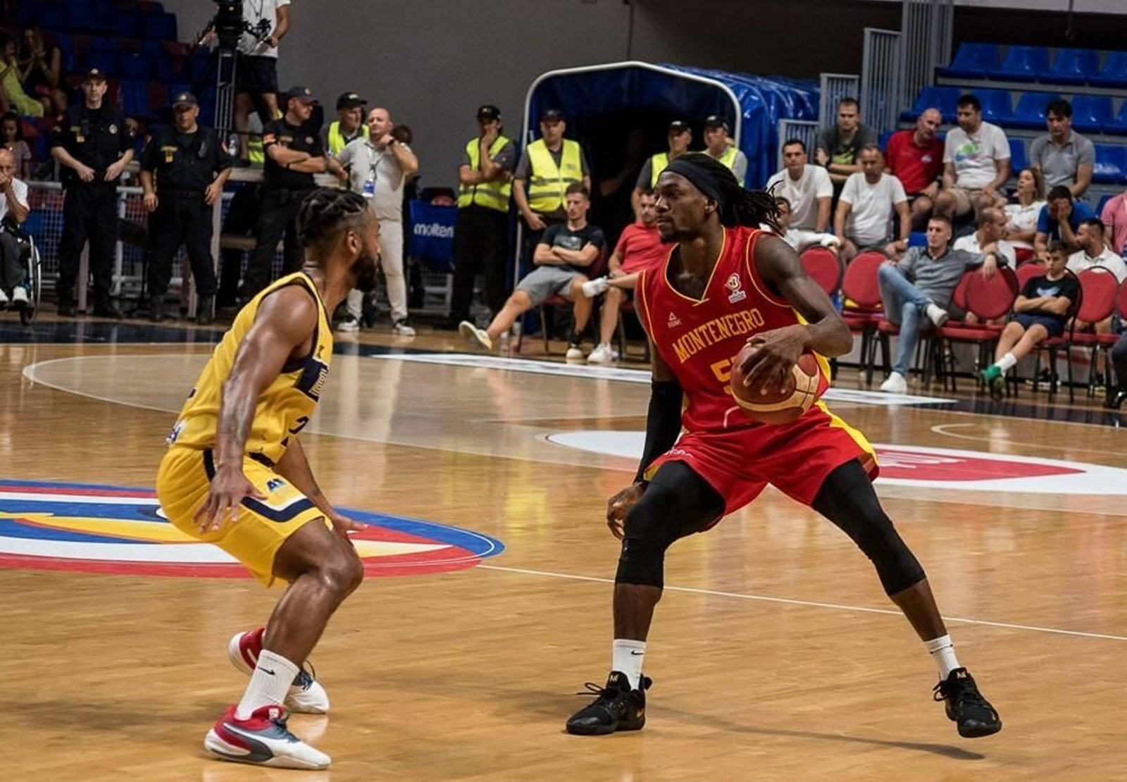 Kendrick Perry, con Montenegro.