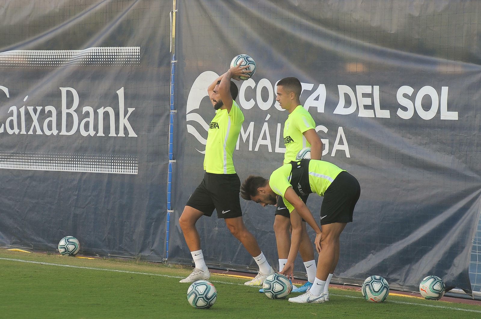Las fotos del entrenamiento del Málaga CF tras la tormenta