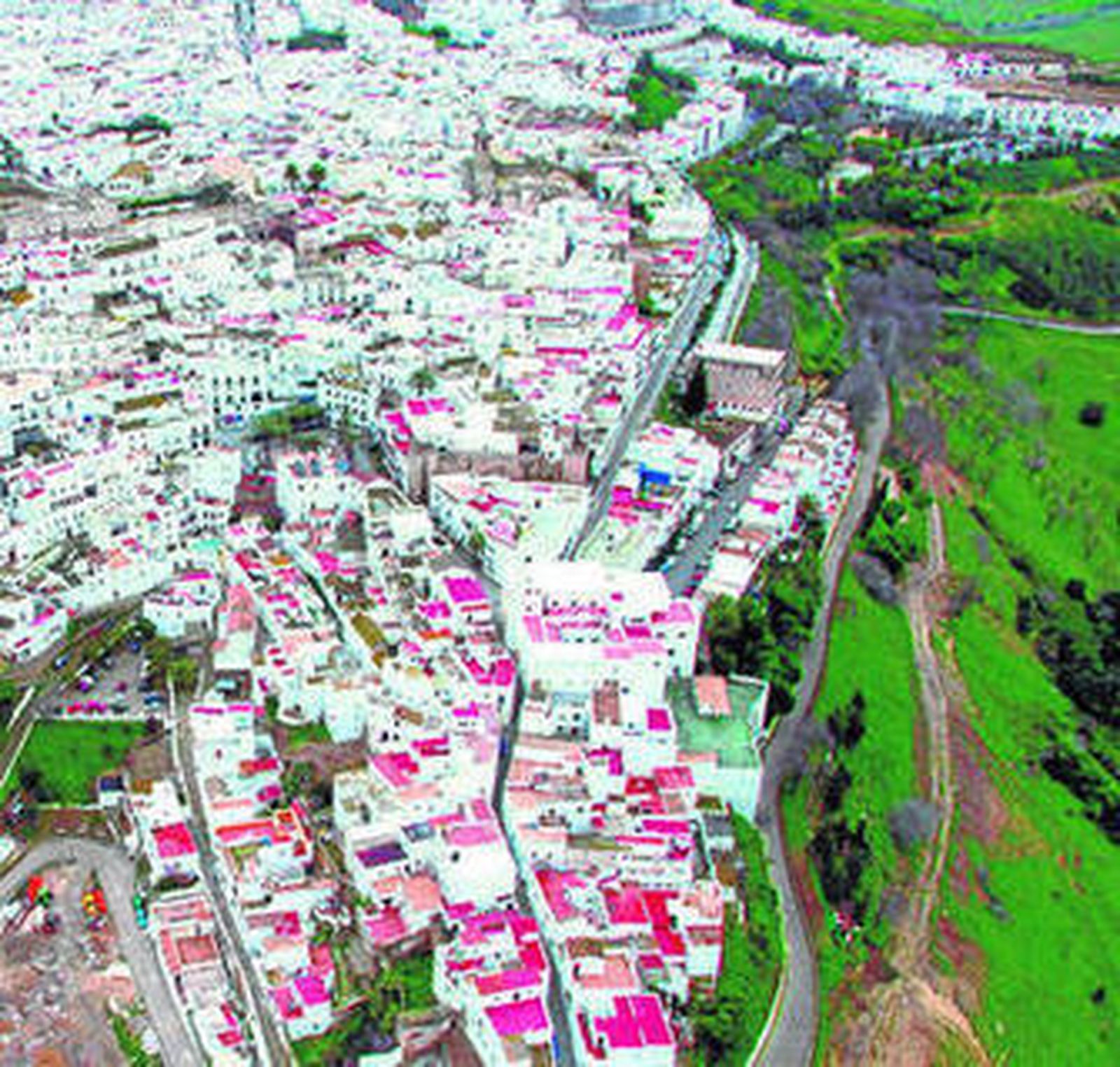 Imagen aérea del casco urbano de Vejer.