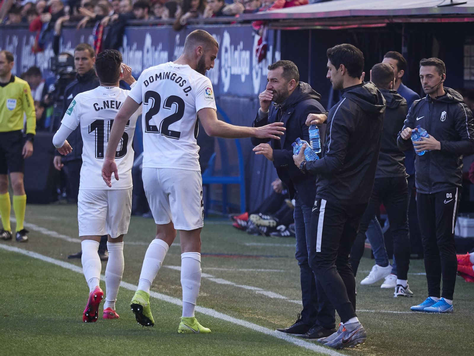 Diego habla con Domingos en un momento del partido