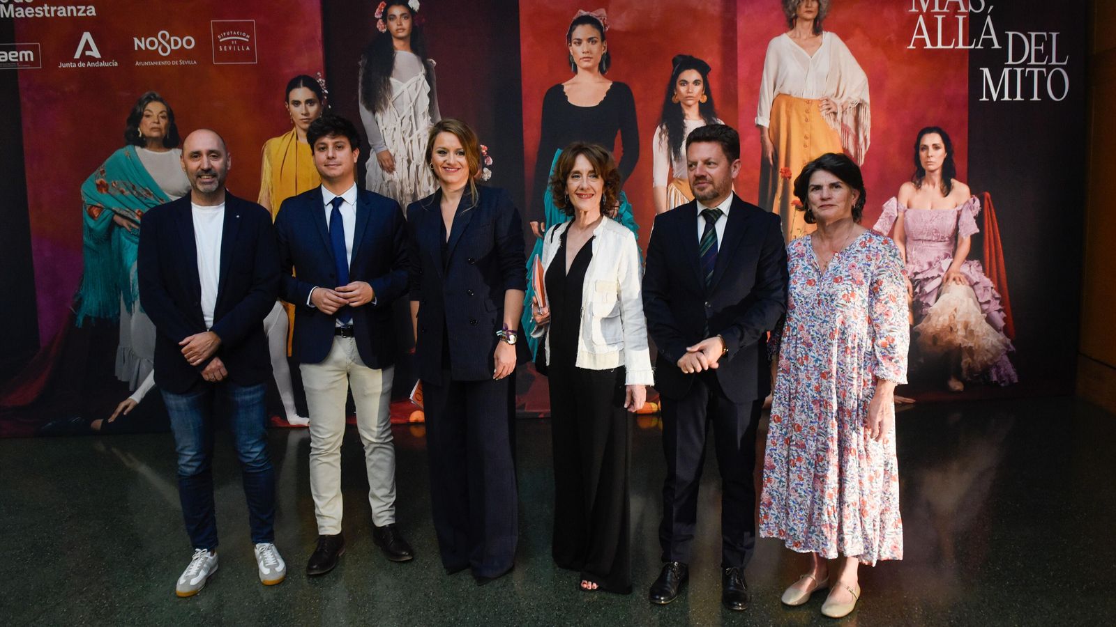 Los representantes de las instituciones posan ante los fotógrafos. Los representantes de las instituciones posan ante los fotógrafos.