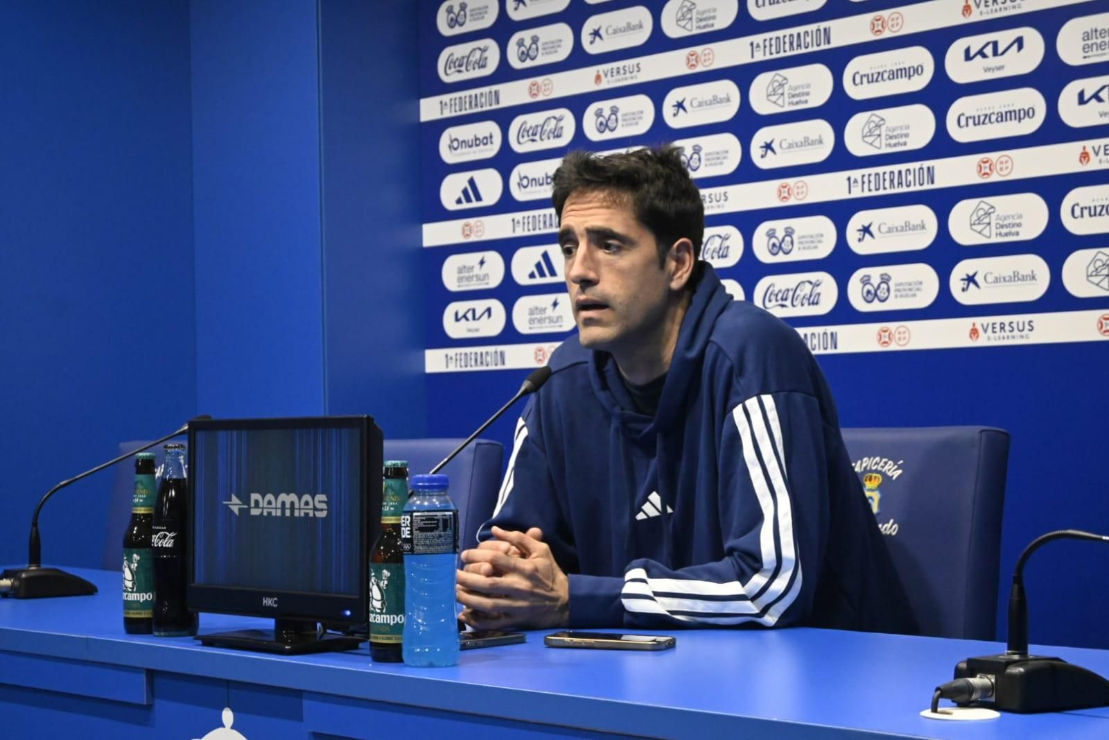 Iñigo Vélez en la rueda de prensa de este viernes.