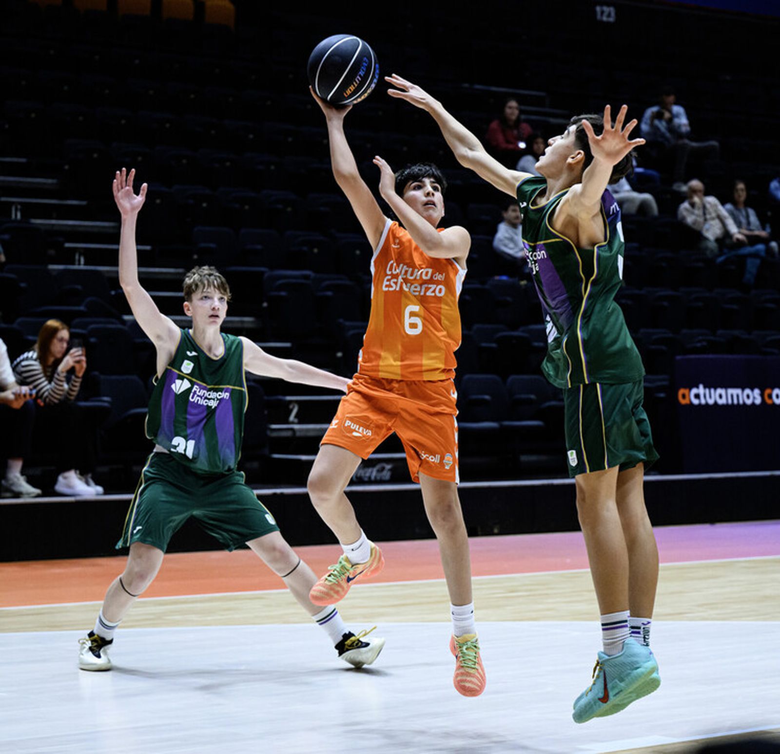 El Valencia Basket vence al Unicaja en el estreno de la Minicopa Endesa 2026