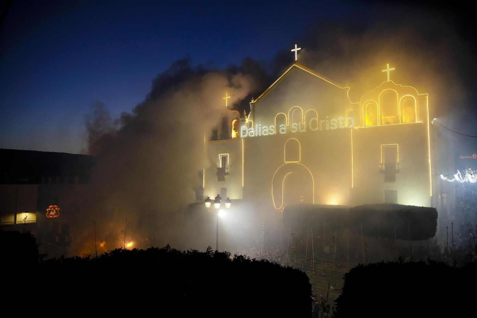 Las imágenes de la misa vespertina y procesión del Cristo de la Luz de Dalías