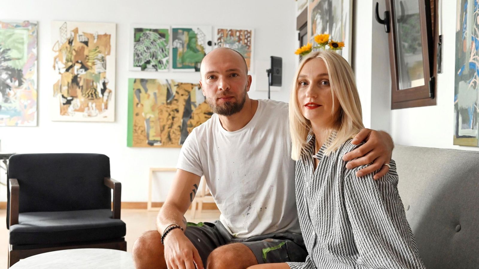 Mikhail Korobkov y Olga Korobkova en su estudio de arte.