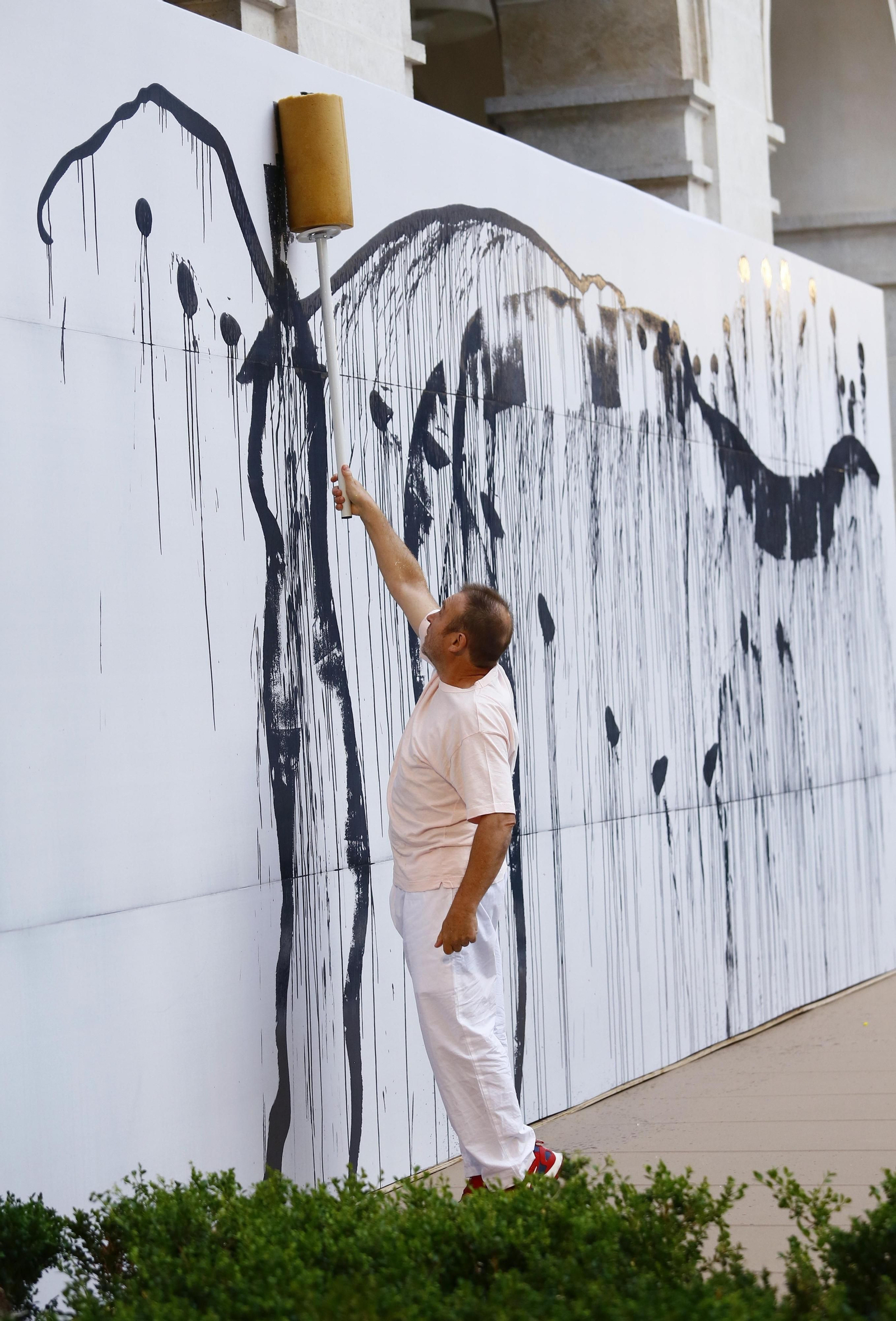 Fotos: Así es 'Despintura fònica', la performance de Miquel Barceló en el Museo de Málaga