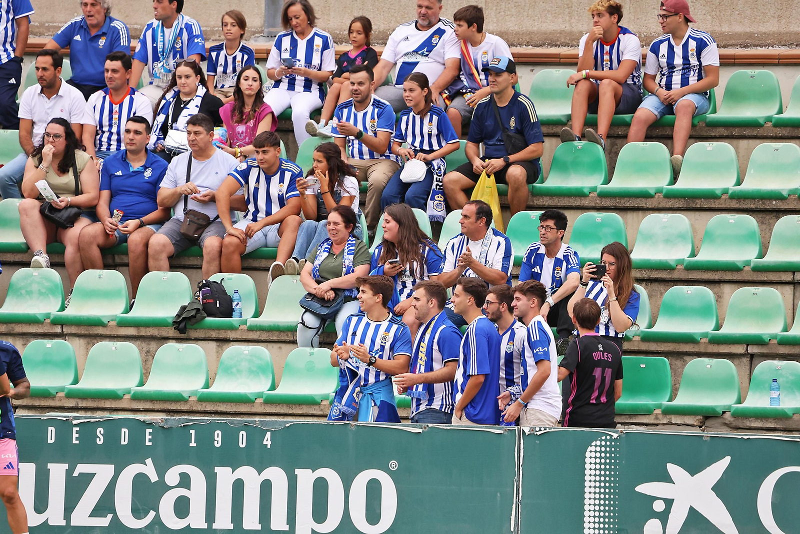 Búscate en las gradas del Betis Deportivo-Recreativo de Huelva