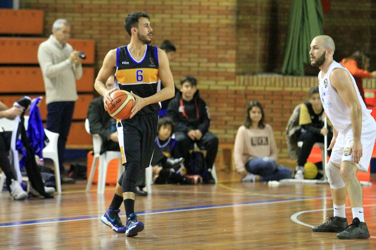 Imágenes del partido de baloncesto Enrique Benítez- Benahavís