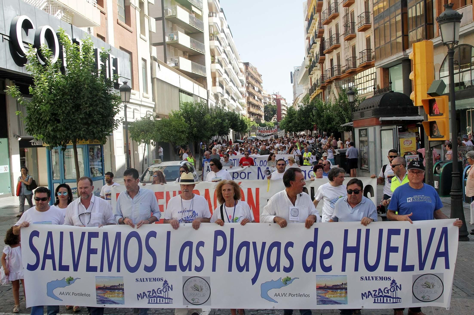 Imágenes de la manifestación "Salvemos las Playas de Huelva"