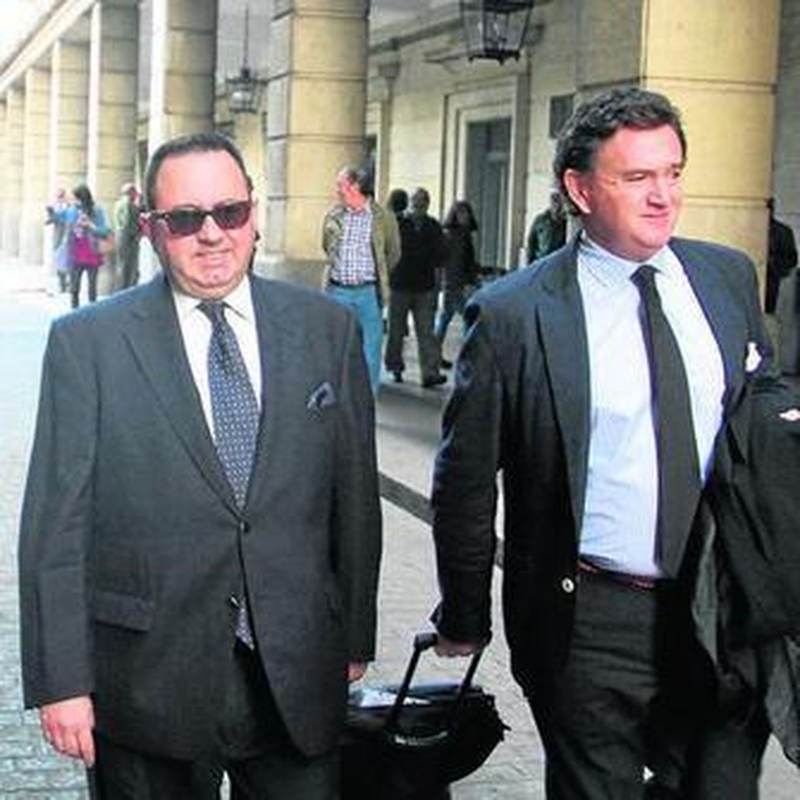 El dueño de Contsa, José Salas Burzón, con su abogado.