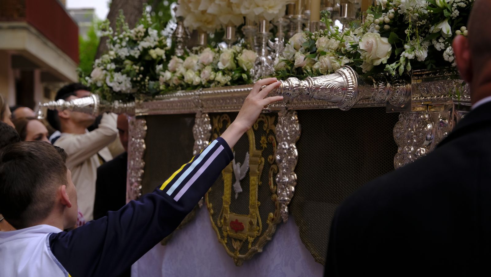 La Borriquita procesiona por las calles de Almería, en imágenes