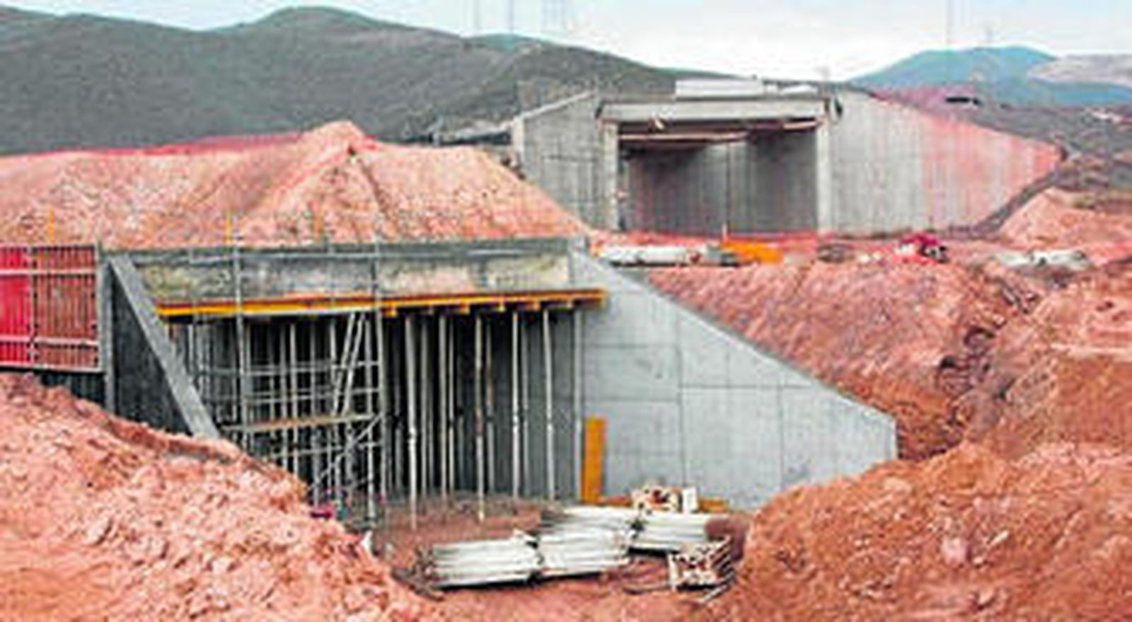 Los trabajadores volverán muy pronto a las obras de la Variante de Albox.