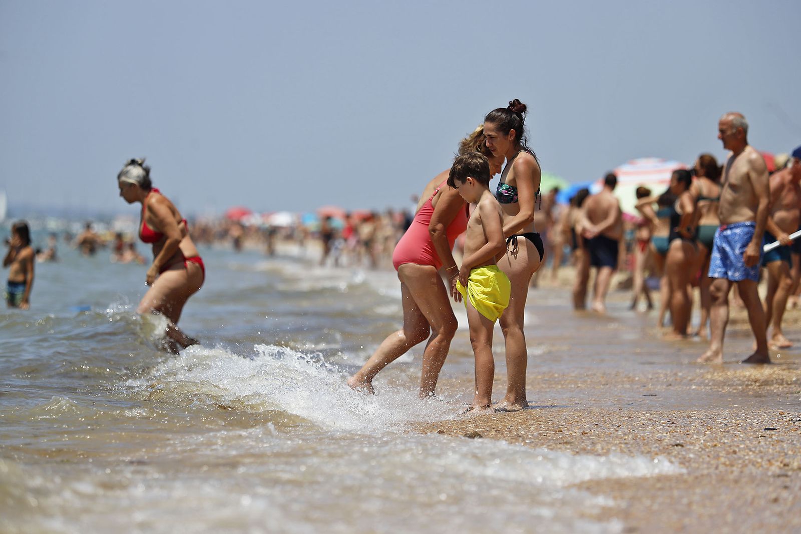 Ambiente en las playas de Huelva en el domingo 2 de julio