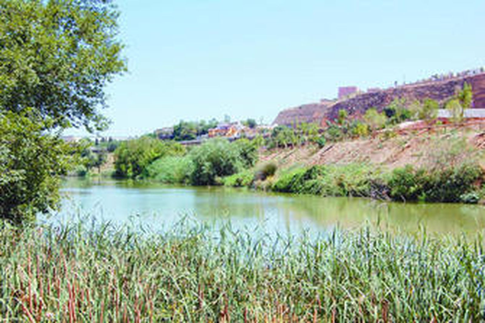 Aspecto que presentan las aguas del Guadaíra tras su recuperación.