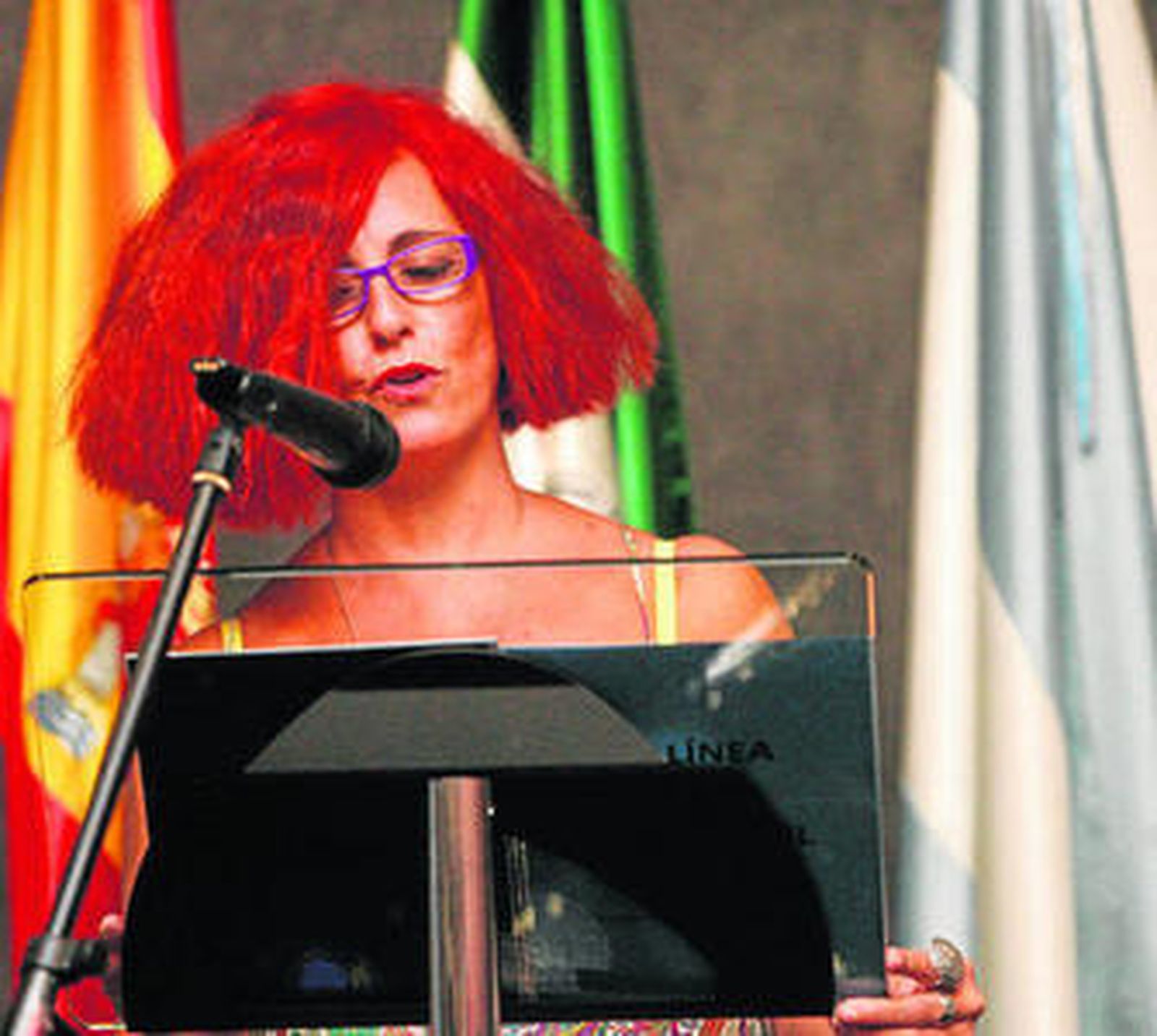 Autoridades, corte juvenil y algunos de los asistentes al pleno.