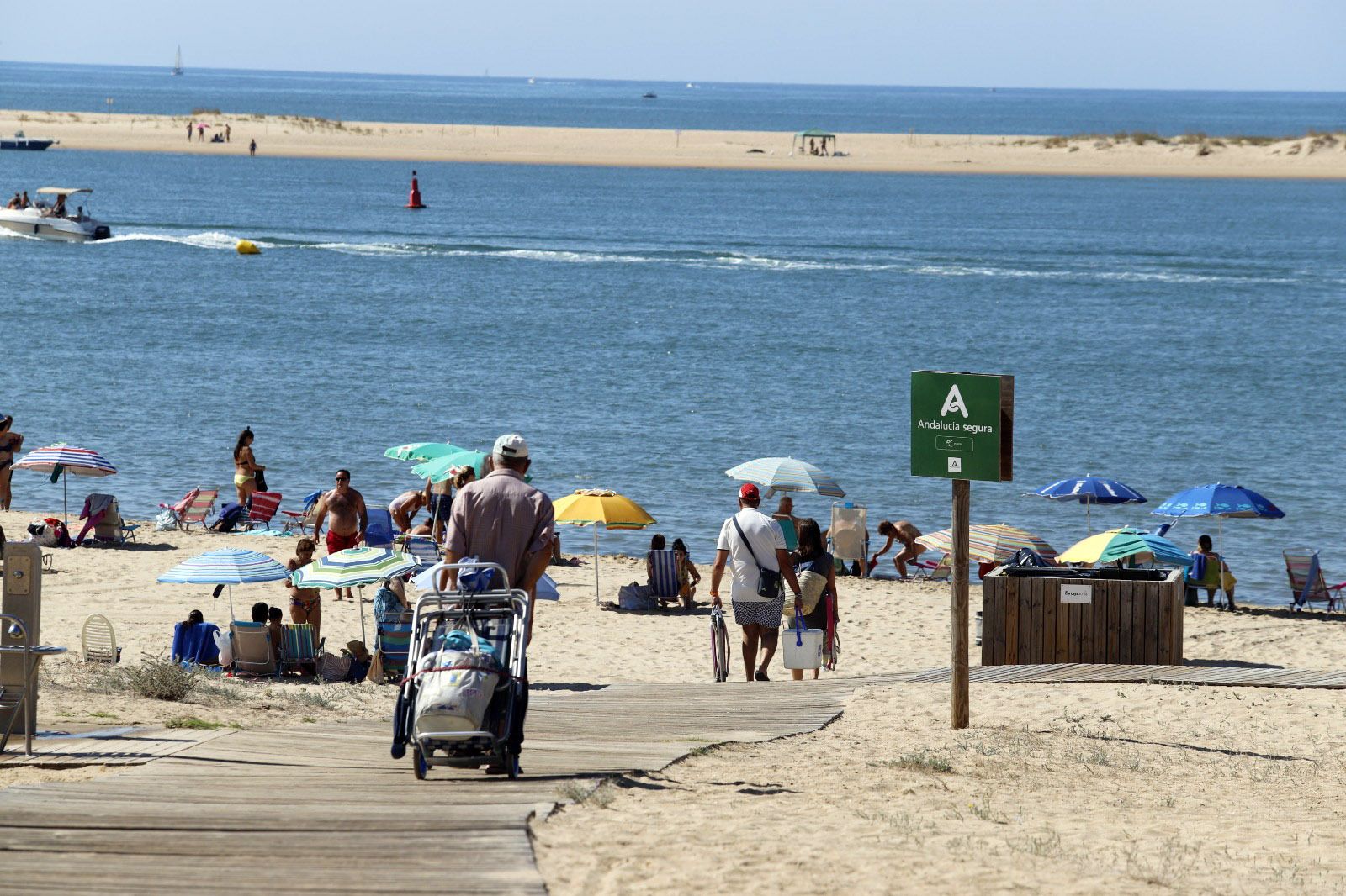 La playa cartayera de Nuevo Portil acoge los rodajes de miércoles a viernes