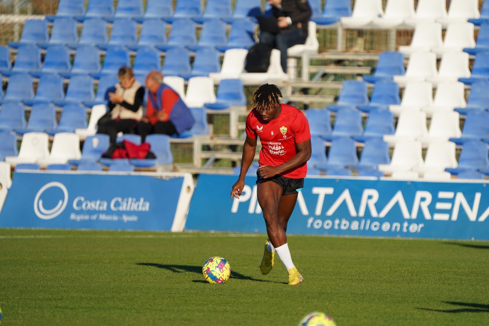 Las fotos del primer encuentro de la historia del Almería ante un rival italiano