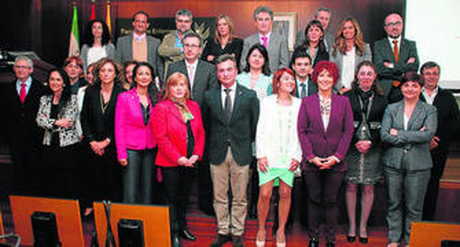 El rector, Eduardo González Mazo, junto a los nuevos cargos de la UCA, ayer en la sede de Enfermería y Fisioterapia.