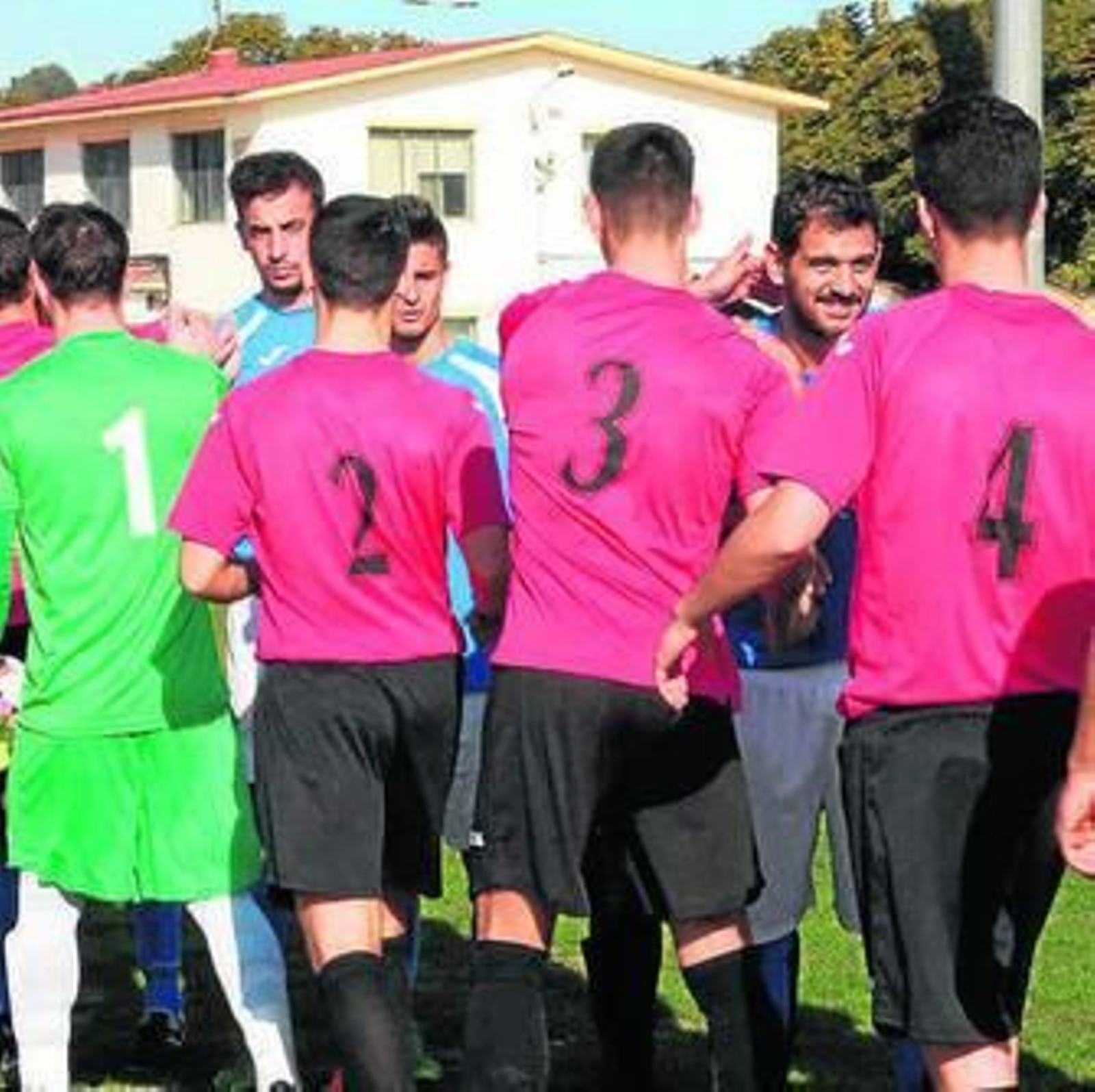 Xerecistas e industrialistas se saludan en La Juventud el año pasado.