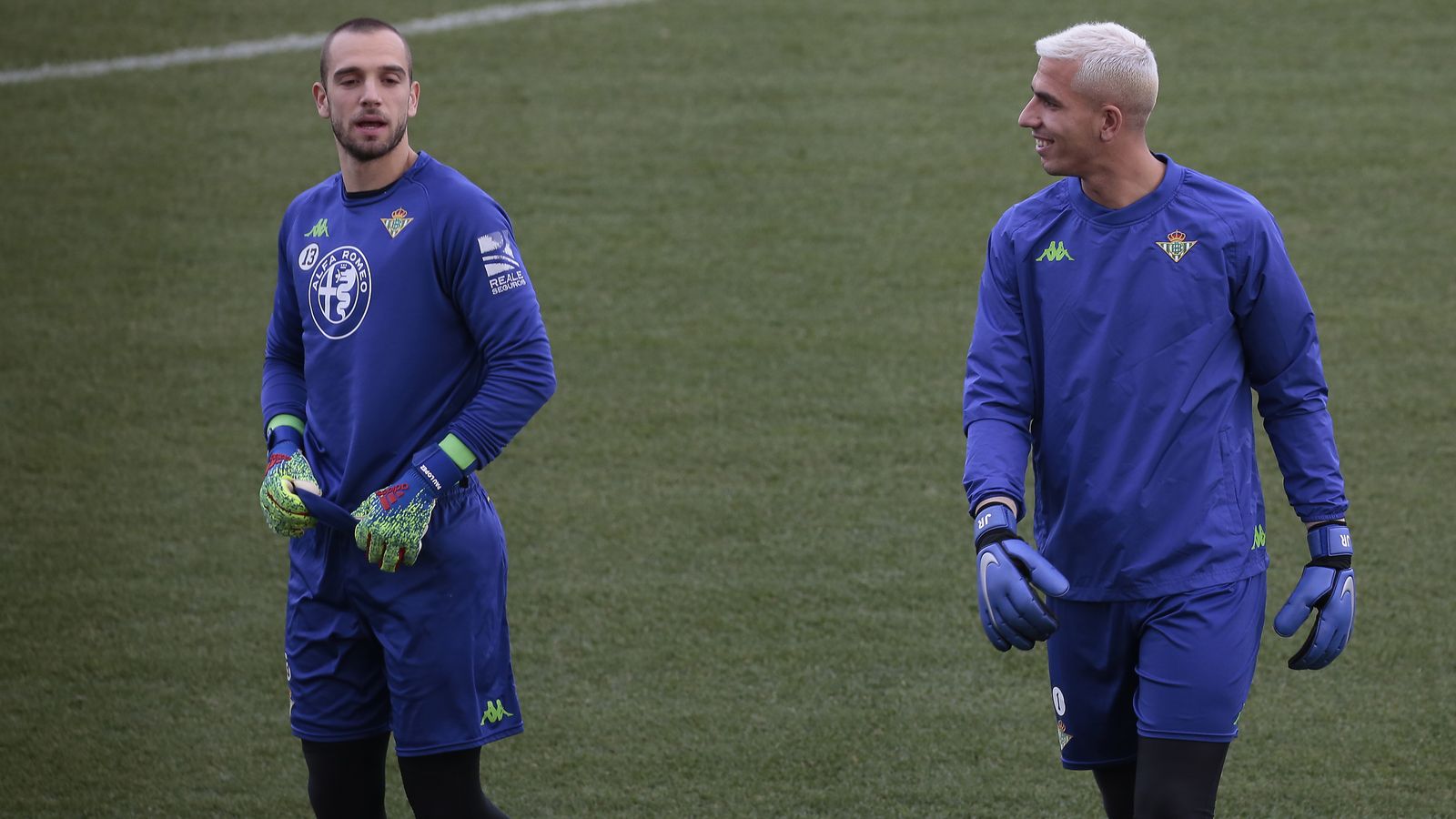 Joel Robles junto a Pau López.