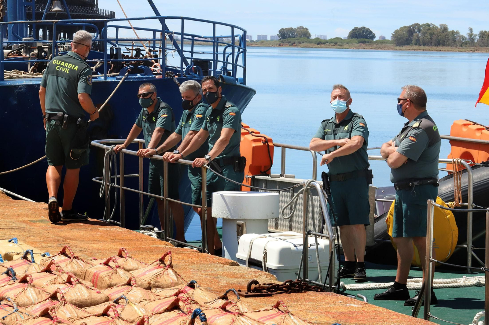 Imágenes de uno de los mayores alijos de hachís incautado por la Guardia Civil en Huelva