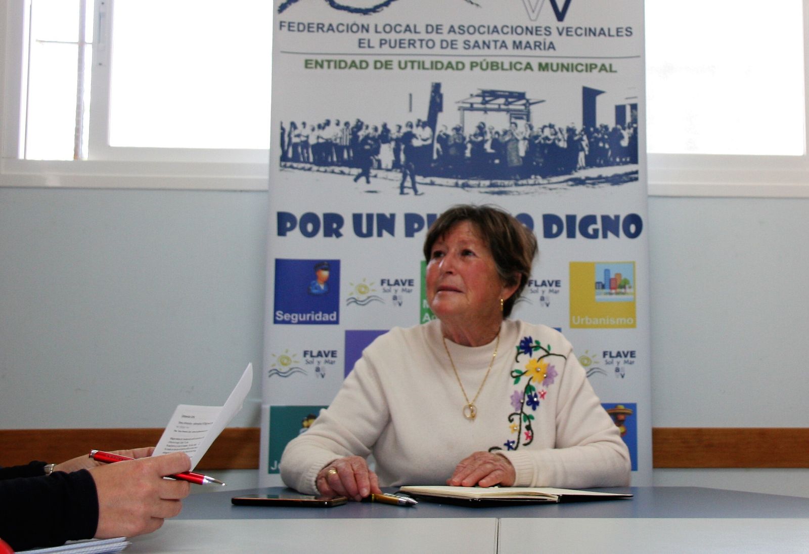 La presidenta de la Flave, Milagros Muñoz, en la sede de la entidad vecinal.