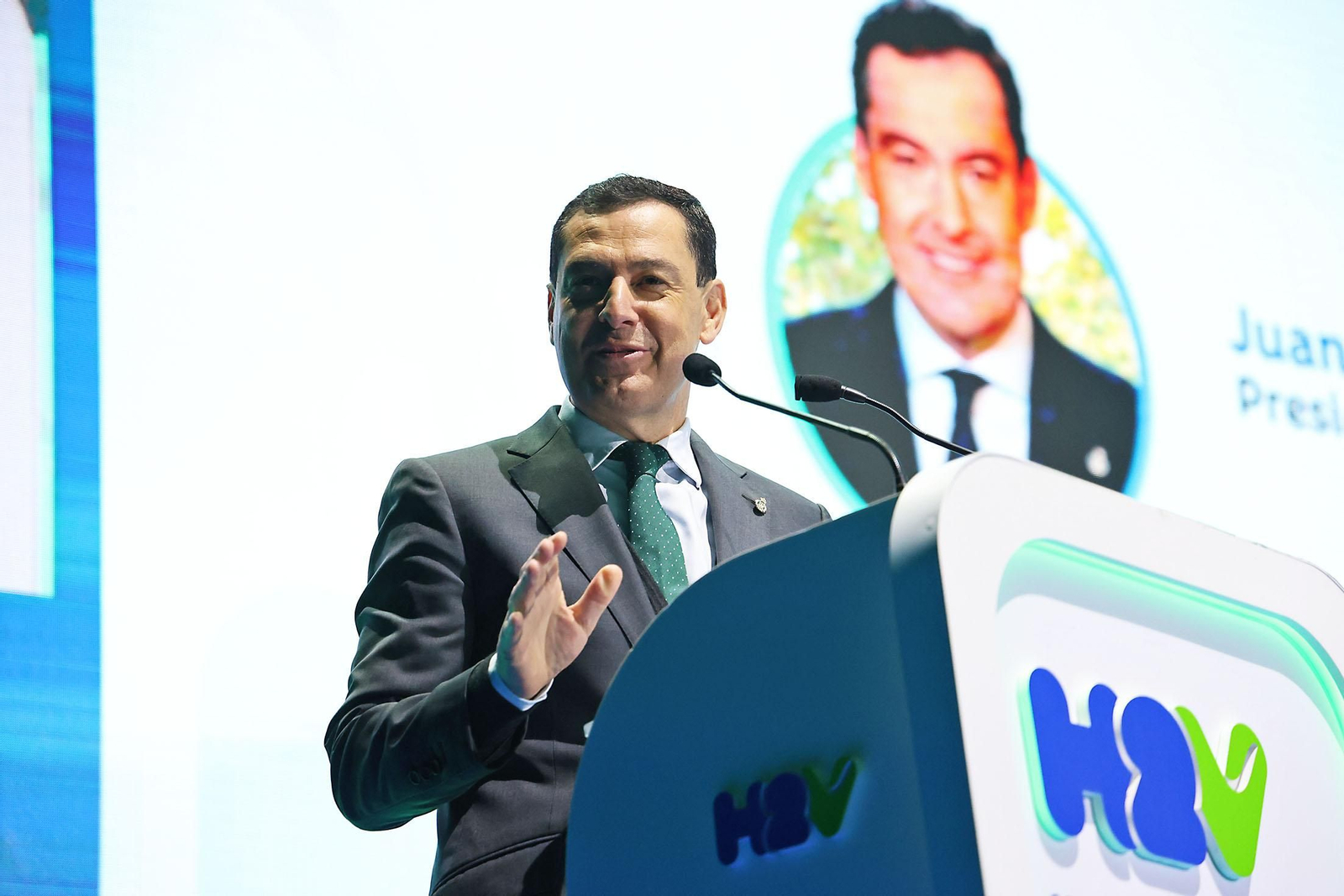 Imágenes del presidente de la Junta de Andalucía, Juanma Moreno, en el II Congreso Nacional de Hidrógeno Verde