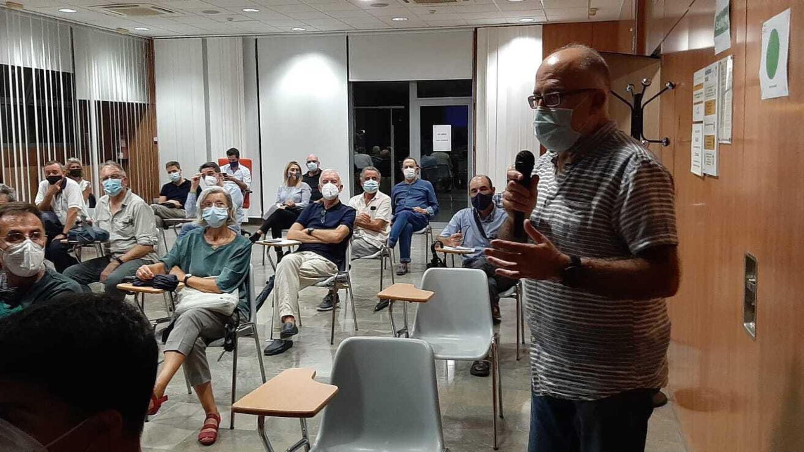 Otro momento de la reunión para la Mesa por Tablada ciudadana.