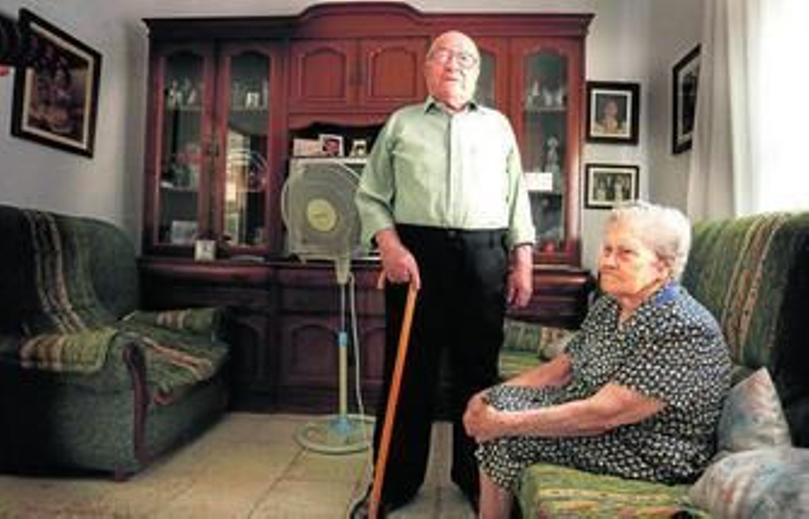 José Luis Beltrán, 'Pepe Chaqueta', y su mujer, en su vivienda.