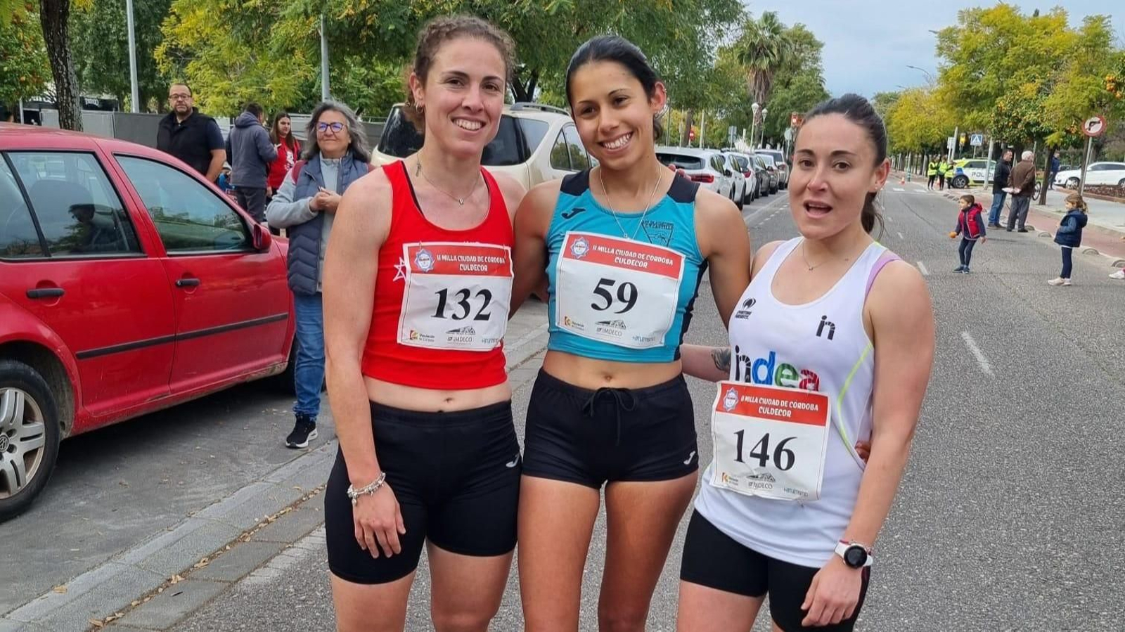 Las tres atletas que subieron al podio sénior en la II Milla Ciudad de Córdoba Culdecor.