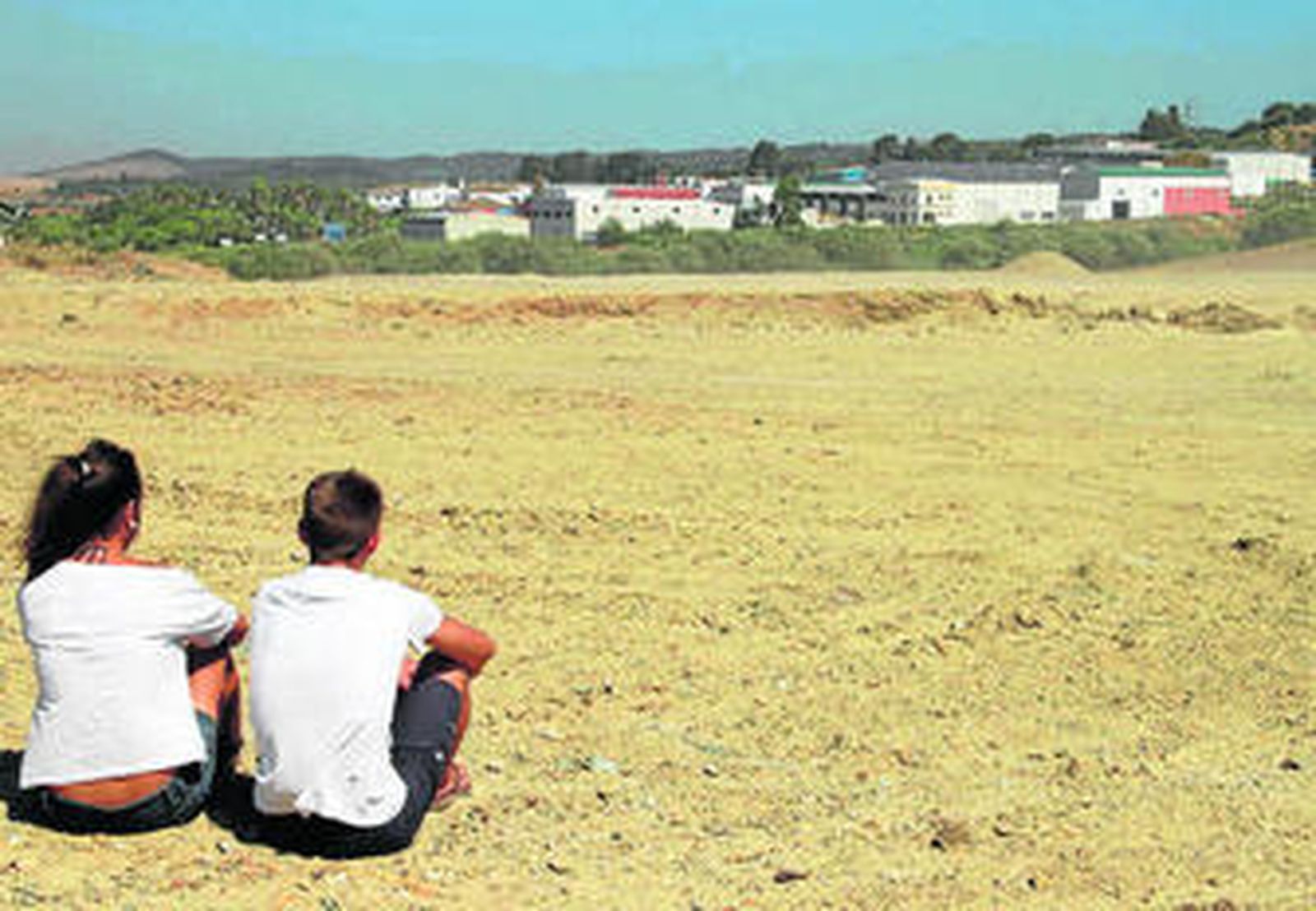 El polígono La Palmosilla II, en Alcalá, sin ninguna actividad en la mañana de ayer.