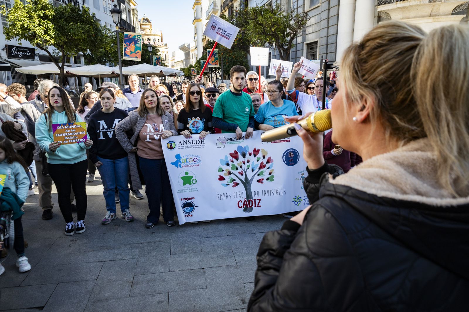 Imágenes de la marcha solidaria de las asociaciones de enfermedades raras en Jerez