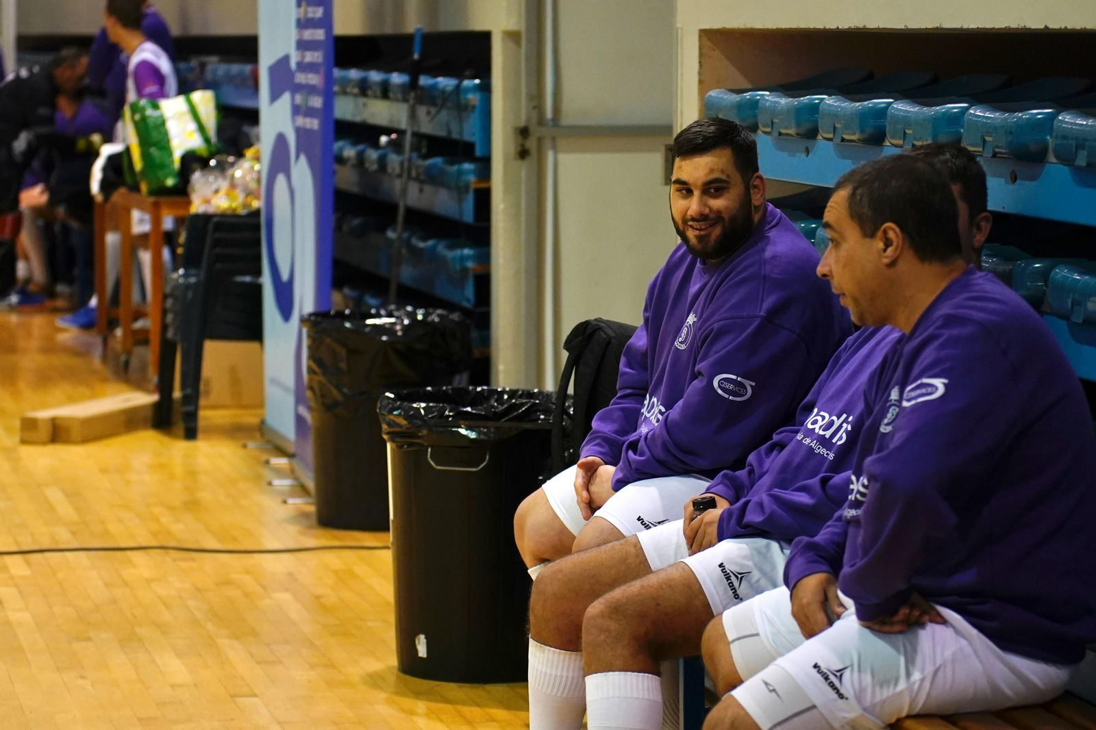 Desde las 9:00 hasta las 12:30. XXIII Torneo de Navidad de Fútbol Sala Apadis-Loluba C.F. para personas con discapacidad intelectual, en el Polideportivo ¿Ciudad de Algeciras-Dr. Juan Carlos Mateo¿. Lo suyo son fotos de grupos, pero también de partidos. Una galería: "Las fotos del XXIII Torneo de Navidad de Fútbol Sala para personas con discapacidad intelectual, en Algeciras" . .