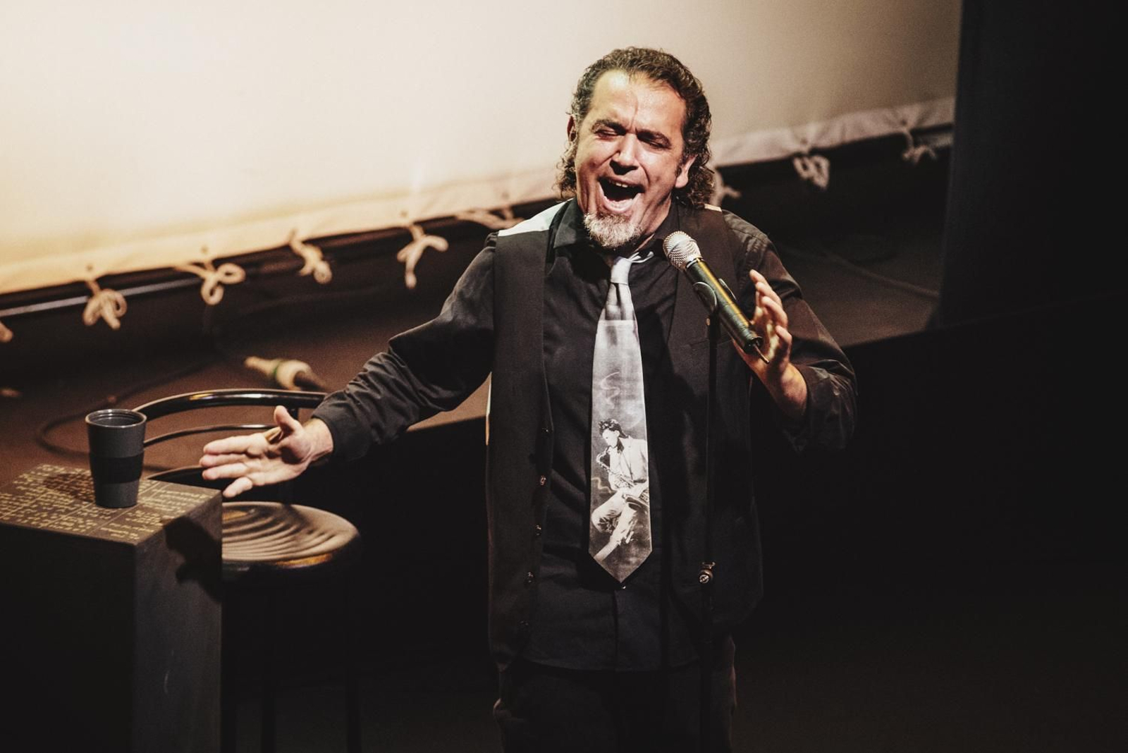 David Lagos durante su presentación en el Teatro Alameda.