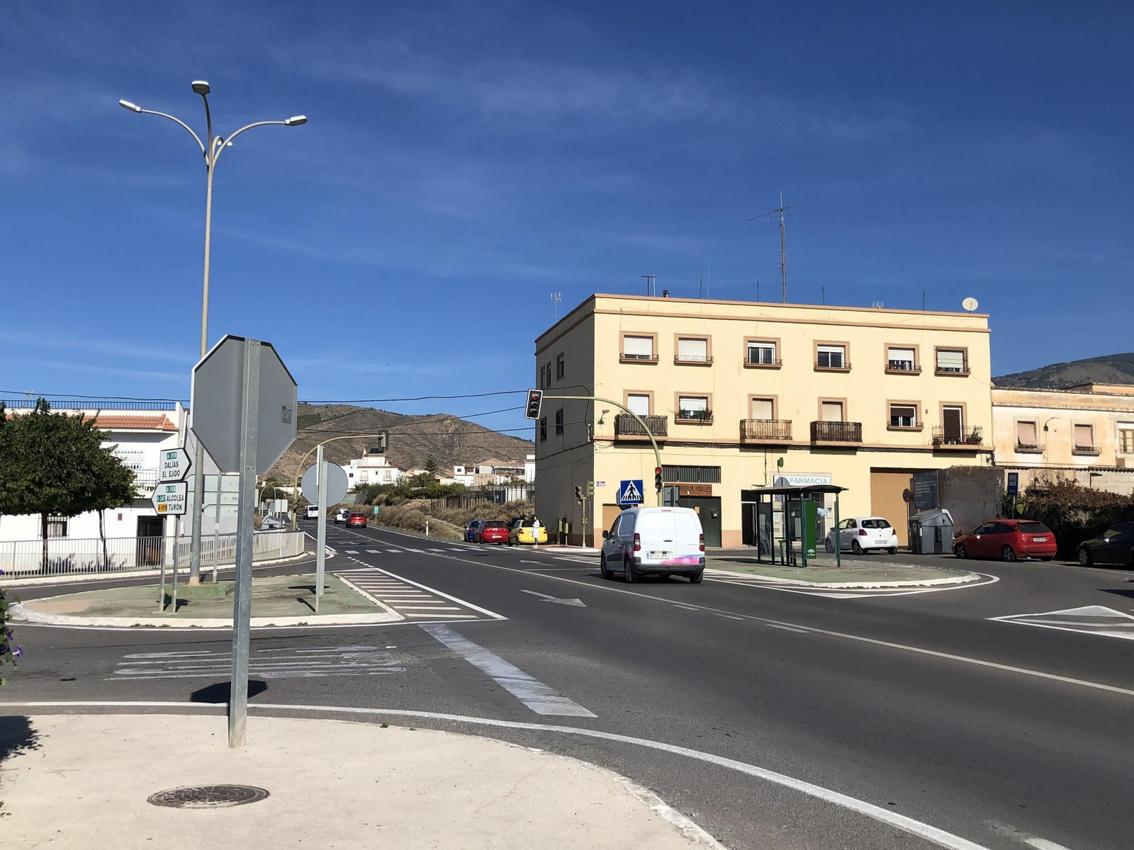 La glorieta de Berja en la A-358 se convertirá en una completa.