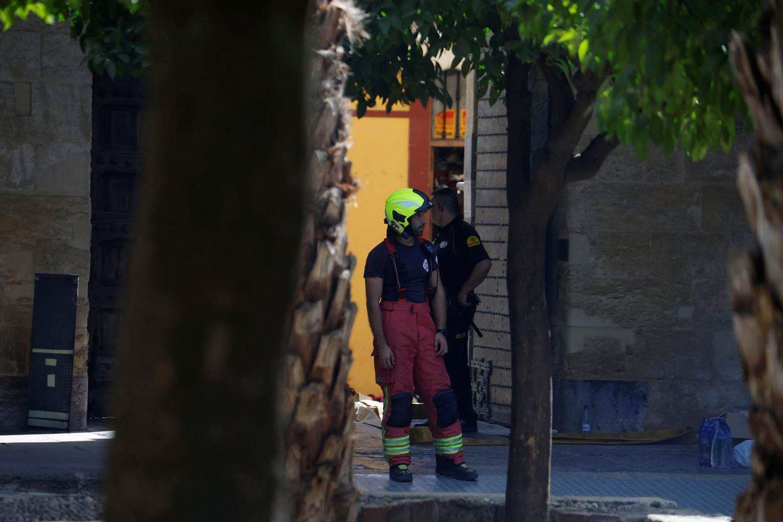 El día después del incendio en la Mezquita-Catedral de Córdoba, en imágenes