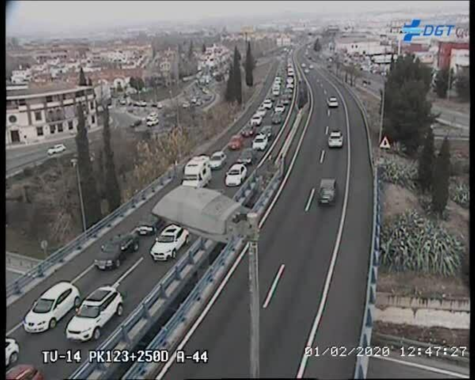 Imagen de las cámaras de la DGT con el atasco en Granada